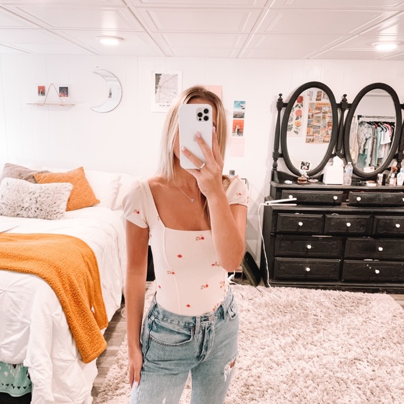 Urban Outfitters Cream Floral Bodysuit!! - Picture 2 of 8